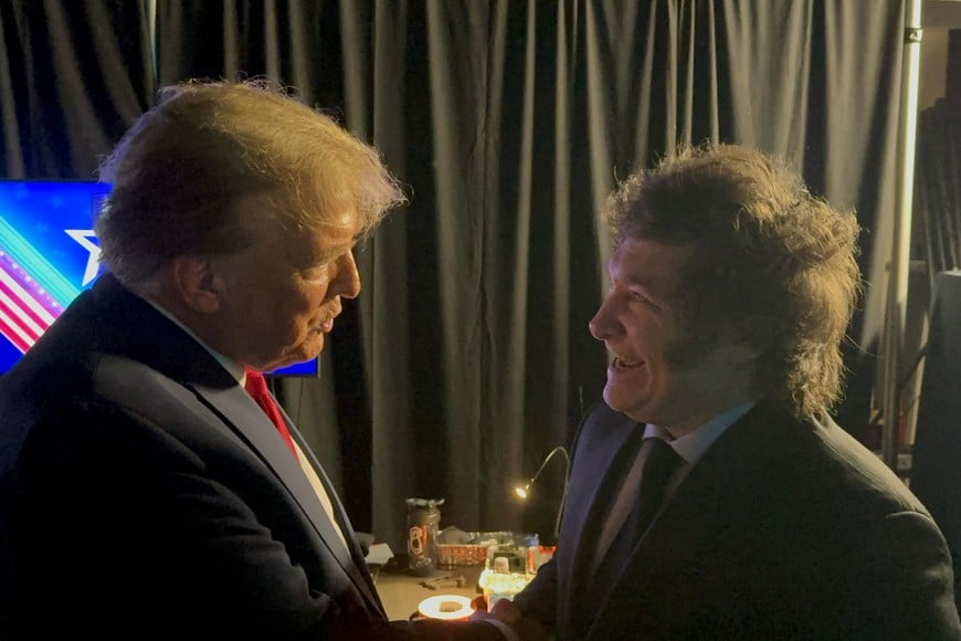 Former U.S. President and Republican presidential candidate Donald Trump greets Argentina's President Javier Milei at the Conservative Political Action Conference (CPAC) annual meeting in National Harbor, Maryland, U.S., February 24, 2024. Argentine Presidency/Handout via REUTERS THIS IMAGE HAS BEEN SUPPLIED BY A THIRD PARTY. NO RESALES. NO ARCHIVES