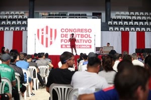 Leandro Aguiar, de las Divisiones Infantiles del Club Atlético Unión durante su exposición en la primera jornada. Gentileza