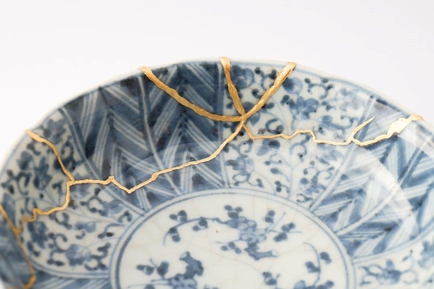 El Kintsugi nos recuerda que la belleza puede nacer del sufrimiento.