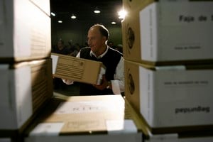 elecciones presidenciales 2011 


A post office worker moves ballot boxes which will be used for the upcoming presidential election on Sunday in Buenos Aires, October 21, 2011. Argentina's current President and presidential candidate Cristina Fernandez de Kirchner looks set to win easy re-election on Sunday after a dramatic comeback that has confounded critics of her unconventional economic policies and combative style. REUTERS/Martin Acosta (ARGENTINA - Tags: POLITICS ELECTIONS) buenos aires  eleccion presidencial 2011 boletas y urnas en la oficina central de correo