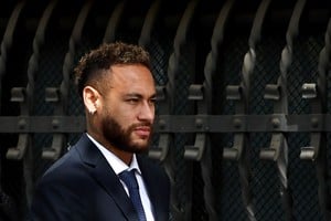 Soccer Football - Brazil's Neymar to stand trial in a corruption case over his transfer to FC Barcelona - Barcelona Court, Barcelona, Spain - October 18, 2022
Brazil's Neymar leaves court after standing trial on fraud and corruption charges over the transfer to FC Barcelona from Santos in 2013 REUTERS/Nacho Doce