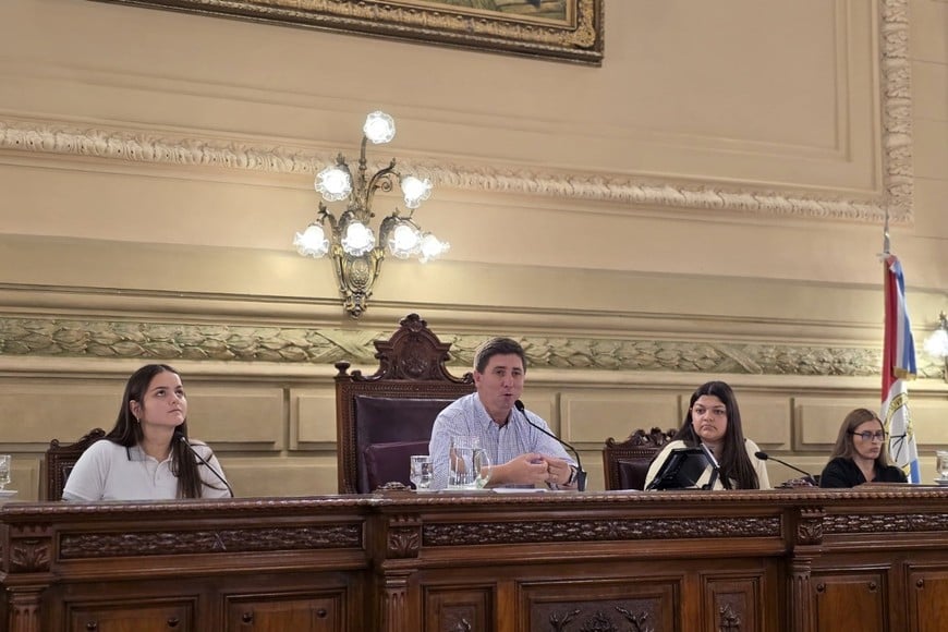 “Sé que facilitarles esta herramienta es clave para que puedan potenciar un rol activo y comprometido en la sociedad. Acompañar su formación cívica es una de las grandes satisfacciones de este trabajo,” concluyó el senador.