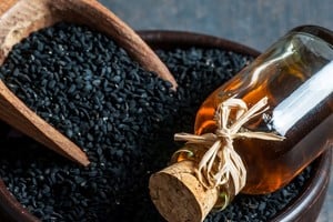 Comino negro: Semilla milenaria con propiedades curativas que mejoran la salud general.