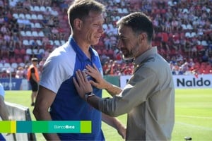 Calurosa tarde de fútbol en Santa Fe.