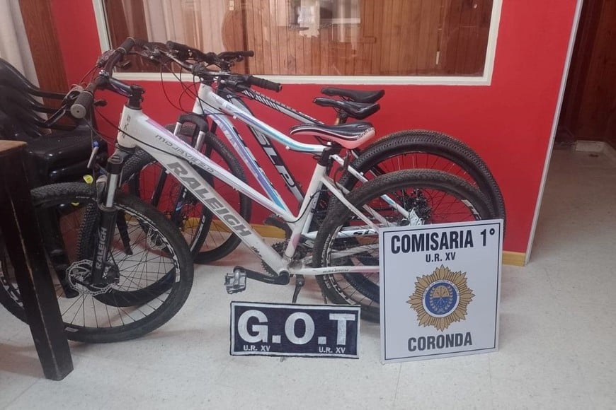 Tres bicicletas y partes de estos rodados, fueron recuperados. Crédito: Unidad Regional XV.