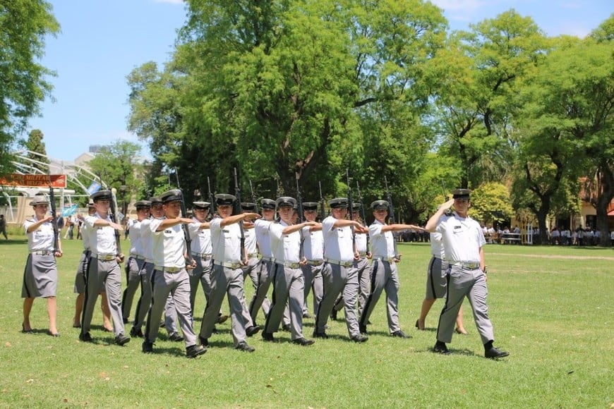 Los cadetes formaron en la Plaza de Armas durante el acto.