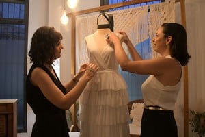 Victa, la marca creada por las diseñadoras Alejandra Caprio y Andrea Ferrero, ya tiene su propia boutique en Monseñor Zazpe 2406. Crédito: Manuel Fabatía.