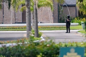 El cementerio custodiado, este martes por el arribo de Bracamonte. Foto: Marcelo Manera