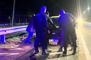 La Policía de Firmat detuvo en la ruta 33 el taxi rosarino con los imputados condenados, tras los actos intimidatorios.