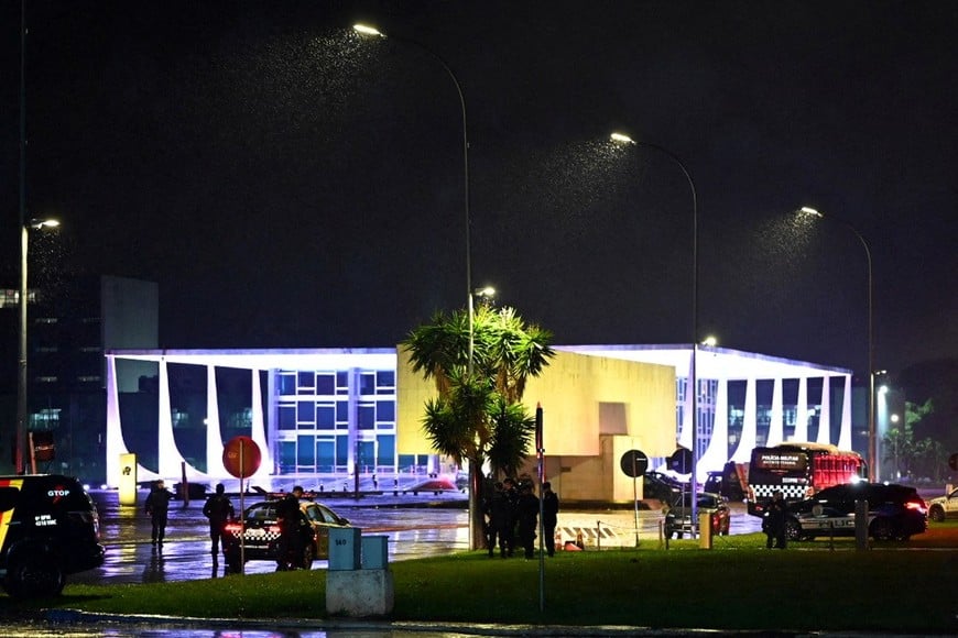 Police vehicles are seen in front of the Brazilian Supreme Court after explosions in the Three Powers Square in Brasilia, Brazil November 13, 2024. REUTERS/Tom Molina