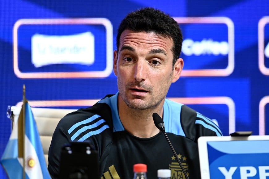 Soccer Football - World Cup - South American Qualifiers - Argentina Press Conference - Lionel Andres Messi Training Ground, Buenos Aires, Argentina - November 13, 2024 
Argentina coach Lionel Scaloni during the press conference REUTERS/Pedro Lazaro Fernandez