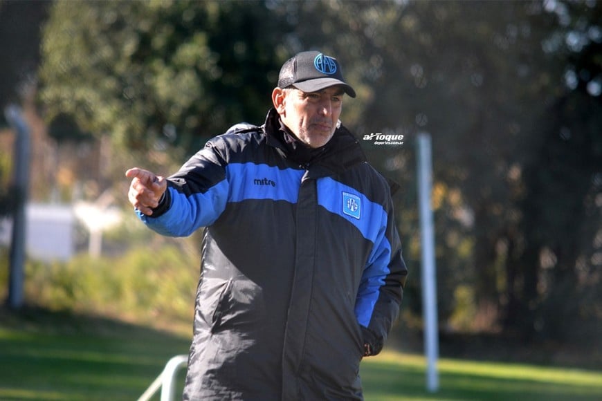 De vuelta en Estudiantes. Antes de hacerse cargo de Colón para esta temporada de ascenso que está terminando, Iván Delfino había realizado un "campañón" en Río Cuarto. Ahora, segunda etapa cordobesa para el ex DT sabalero. Crédito: A1Toque