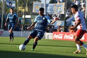 El Albirrojo se impuso 2-1 en el desempate que condenó a la Crema a volver a jugar el Federal A tras 35 temporadas.