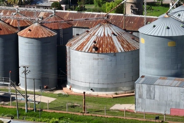 “Cuesta mucho entender que empresas cooperativas comercializadoras de granos, insumos, industrializadoras de aceites, harinas, biocombustibles, exportadoras, frigoríficos, dueñas de puertos, bancos, compañías de seguros y supermercados estén eximidas de pagar impuestos a las ganancias", dijeron en el documento.