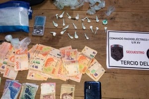 En la ruta 11, un hombre fue detenido porque llevaba droga ya fraccionada. Quedó aprehendido en sede de Jefatura. Crédito: Unidad Regional XV