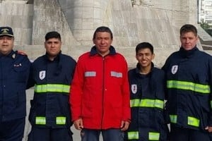 Bomberos venadenses que prestaron servicio en Villa Gesell.