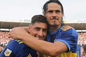 Uno sí, el otro no. El festejo de los dos goleadores de Boca, Merentiel y Cavani. El ex Defensa se pierde el cruce del miércoles 20 contra Unión en La Bombonera.