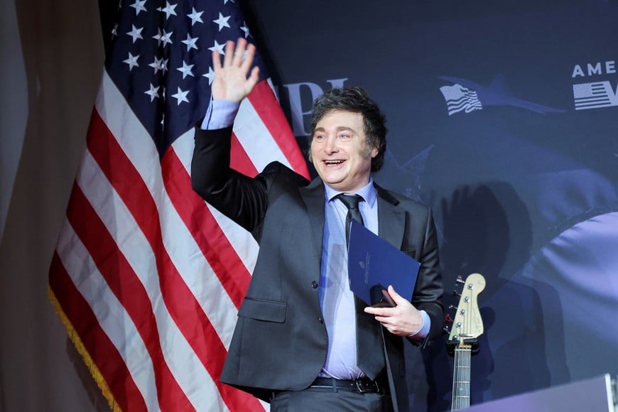 Argentine President Javier Milei waves as he attends the America First Policy Institute (AFPI) gala at Mar-A-Lago in Palm Beach, Florida, U.S., November 14, 2024. REUTERS/Carlos Barria