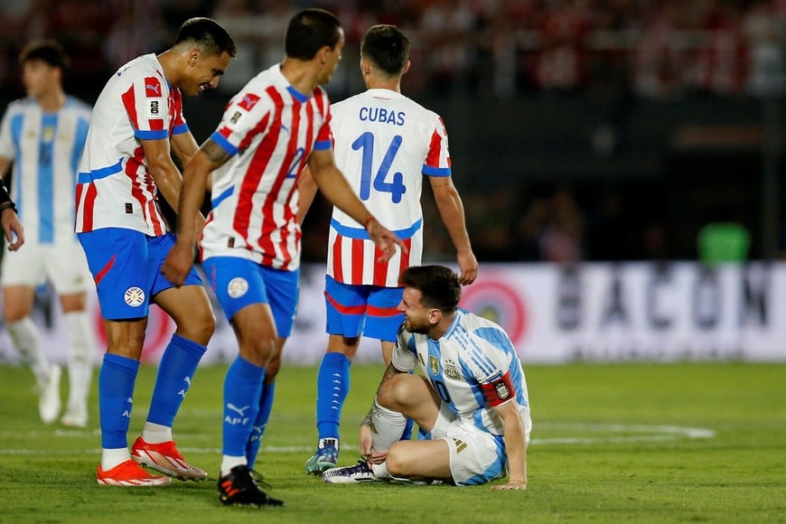 Soccer Football - World Cup - South American Qualifiers - Paraguay v Argentina - Estadio Defensores del Chaco, Asuncion, Paraguay - November 14, 2024
Argentina's Lionel Messi sustains an injury REUTERS/Cesar Olmedo