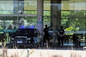 La policía en el lugar de los hechos. Foto: Guillermo Di Salvatore