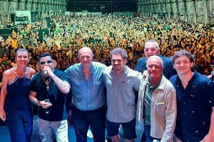 La foto final de la fiesta en la Estación Belgrano.