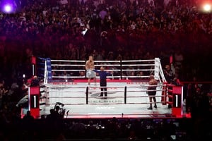 Estadio repleto para ver la pelea. Crédito: Reuters