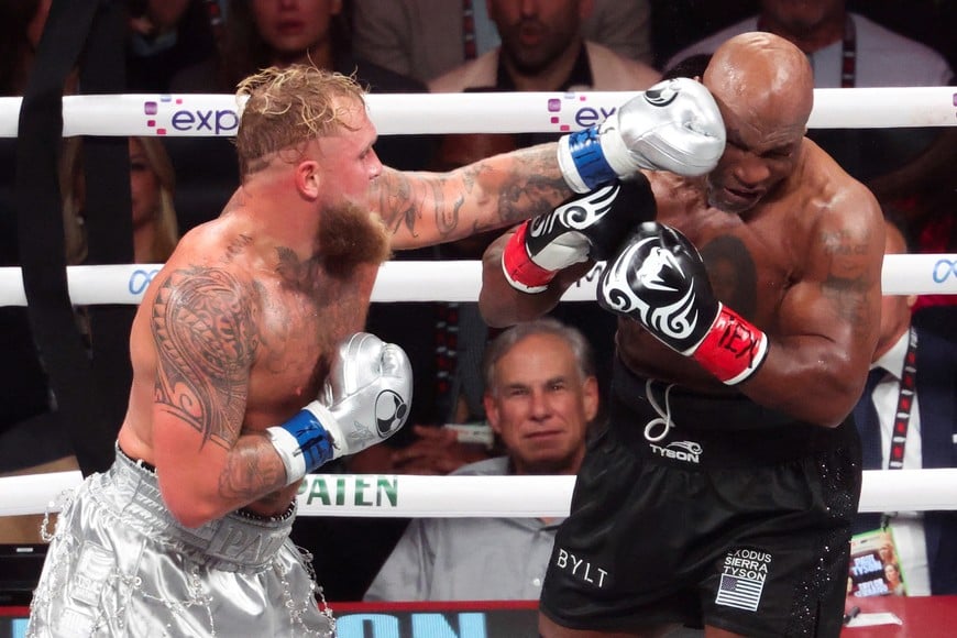 Nov 15, 2024; Arlington, Texas, UNITED STATES;  Mike Tyson (black gloves) fights Jake Paul (silver gloves) at AT&T Stadium. Mandatory Credit: Kevin Jairaj-Imagn Images