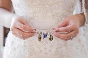 Un toque de azul en el día de la boda simboliza fidelidad y protección.