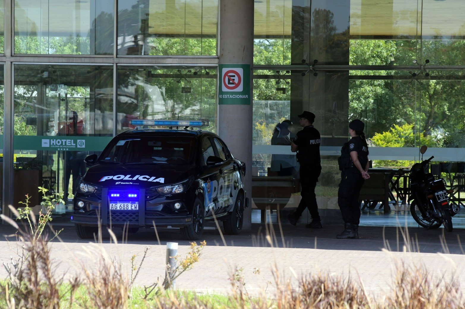 Tragedia en la Costanera Este. Una niña murió tras caer desde un balcón del hotel de ATE. La victima fatal tenía 12 años y los investigadores tratan de determinar si se trató de un hecho accidental o de orta índole