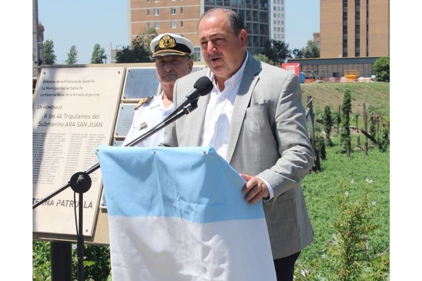 Un momento del acto realizado en el puerto local con presencia del intendente Poletti.