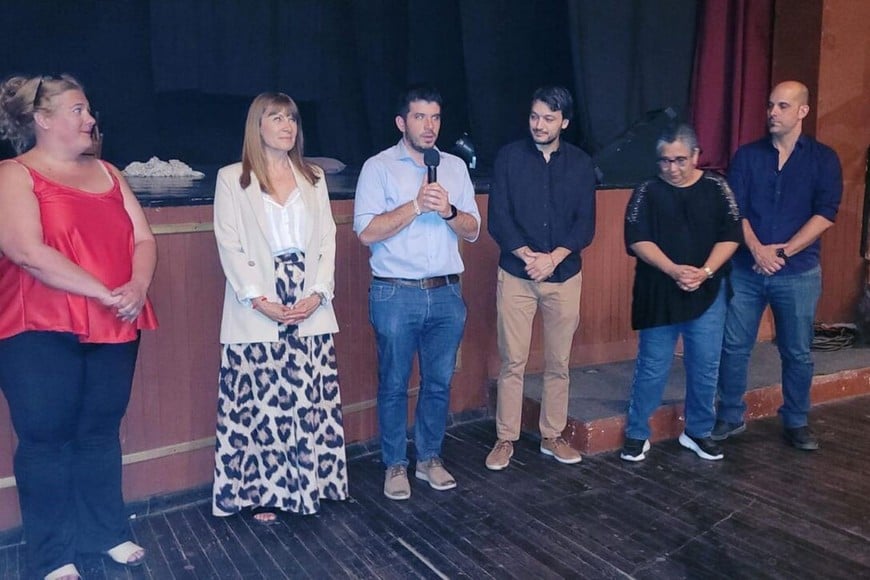 El intendente Chiarella y la ministra Susana Rueda encabezaron el acto de inauguración en el Teatro Ideal.