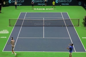 Argentina llevó a cabo este domingo el primer entrenamiento en el Palacio de los Deportes José María Cárpena bajo las órdenes del capitán Guillermo Coria. Créditos: Prensa AAT