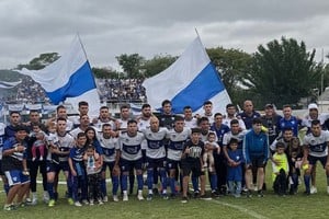 Sportivo Rivadavia ganó y deberá aguantar en la revancha, en Maciel. Fue 1 a 0 sobre la hora. Crédito: Francisco Diez.