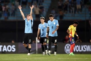 Soccer Football - World Cup - South American Qualifiers - Uruguay v Colombia - Estadio Centenario, Montevideo, Uruguay - November 15, 2024
Uruguay's Manuel Ugarte celebrates scoring their third goal with teammates REUTERS/Mariana Greif