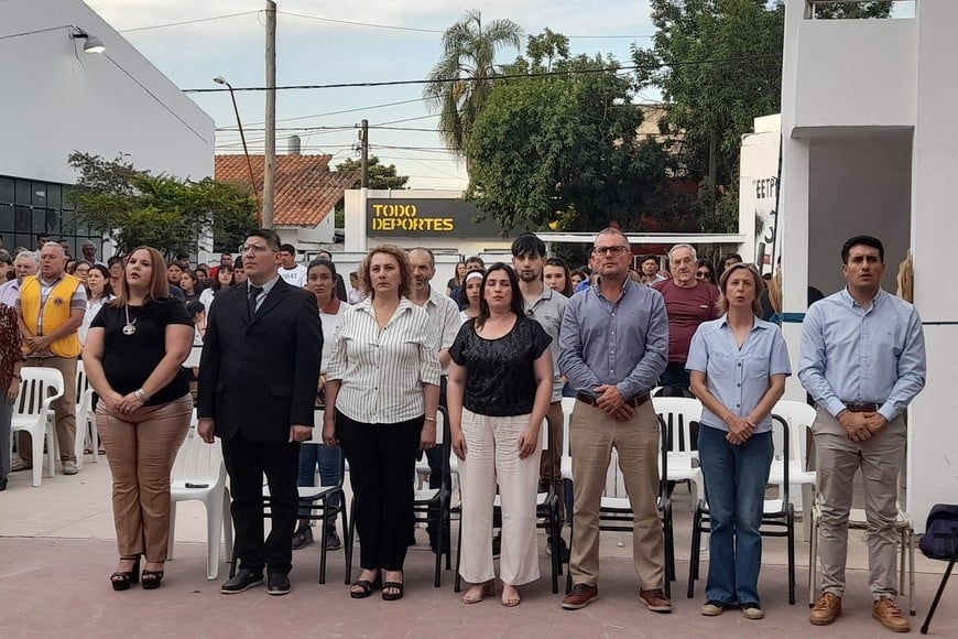 La Intendente previamente había visitado la Expo Técnica organizada por la escuela, donde los estudiantes presentaron una serie de proyectos y trabajos realizados en las áreas de turismo y electromecánica.