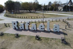 El cartel sobre la ruta N° 34 convoca a muchos jóvenes durante todas las noches, generando problemas a los vecinos.