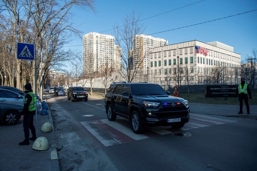 FILE PHOTO: A view shows the U.S. embassy, amid Russia's attack on Ukraine, in Kyiv, Ukraine February 20, 2023. REUTERS/Vladyslav Musiienko/File Photo