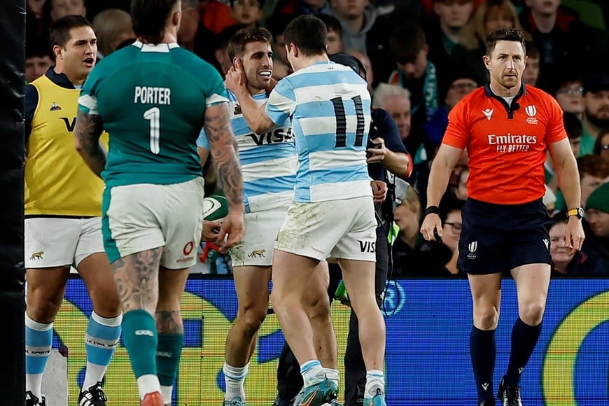 Rugby Union - Autumn Internationals - Ireland v Argentina - Aviva Stadium, Dublin, Ireland - November 15, 2024
Argentina's Juan Cruz Mallia celebrates scoring a try with Bautista Delguy REUTERS/Clodagh Kilcoyne