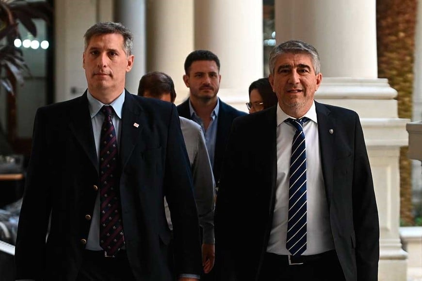 Los ministros Olivares y Bastia fueron invitados por la Comisión de Presupuesto y Hacienda ampliada a la Parlamentaria. Foto: Flavio Raina