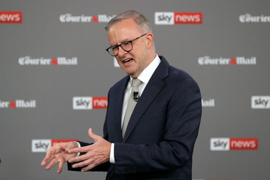 Australian Opposition Leader Anthony Albanese speaks during the first leaders' debate of the 2022 federal election, at the Gabba sports stadium, in Brisbane, April 20, 2022. AAP/ Jason Edwards via REUTERS    ATTENTION EDITORS - THIS IMAGE WAS PROVIDED BY A THIRD PARTY. NO RESALES. NO ARCHIVE. AUSTRALIA OUT. NEW ZEALAND OUT. NO COMMERCIAL OR EDITORIAL SALES IN NEW ZEALAND. NO COMMERCIAL OR EDITORIAL SALES IN AUSTRALIA.