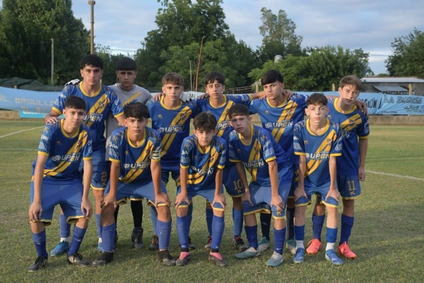 En acción. Este miércoles se disfrutó la jornada en un día ideal para la práctica del fútbol.