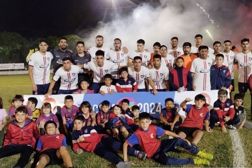 El Rojo tendrá poco descanso, ya que el próximo domingo comenzará a jugar la final ante el Hughes FBC. Foto: Fabián Gallego.