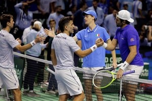 Tennis - Davis Cup Finals - Quarter Final - Italy v Argentina - Palacio de Deportes Jose Maria Martin Carpena Arena, Malaga, Spain - November 21, 2024
Italy's Matteo Berrettini and Jannik Sinner shake hands with Argentina's Maximo Gonzalez and Andres Molteni after winning their doubles match REUTERS/Jon Nazca