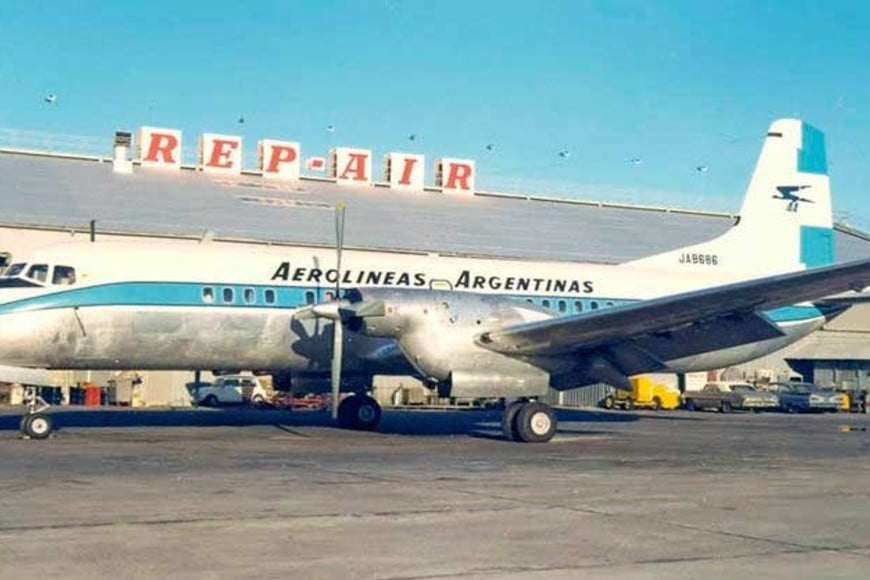 Antigua fotografía del avión de origen japonés que supo pertenecer a la flota de Aerolíneas Argentinas.