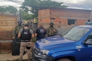 El allanamiento en barrio Los Troncos fue concretado por personal del Grupo de Operaciones Especiales.

