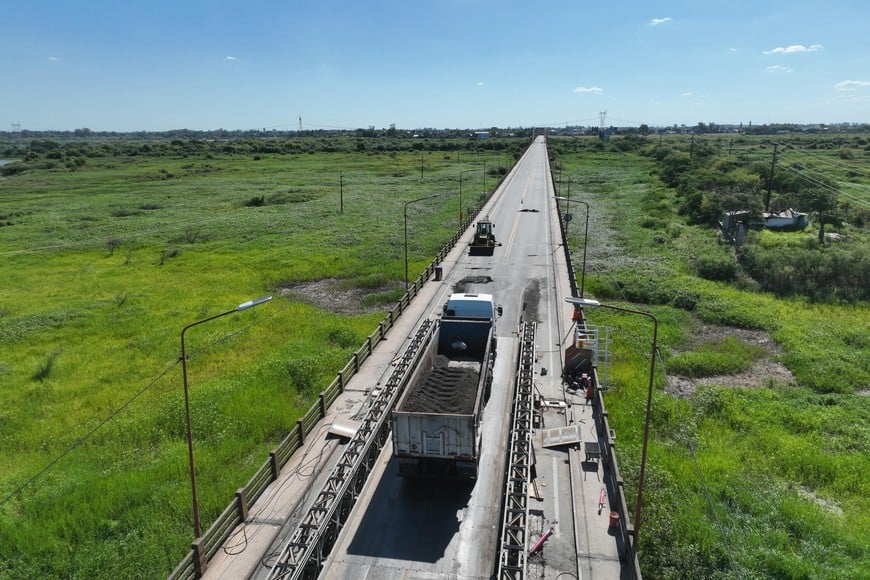 Prueba de carga en el tramo reparado del Puente Carretero. Crédito: Fernando Nicola.