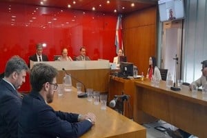 El Tribunal de Juicio y Apelaciones de Paraná, integrado por Carolina Castagno, Julián Vergara y Elvio Garzón, en la audiencia de este viernes.
