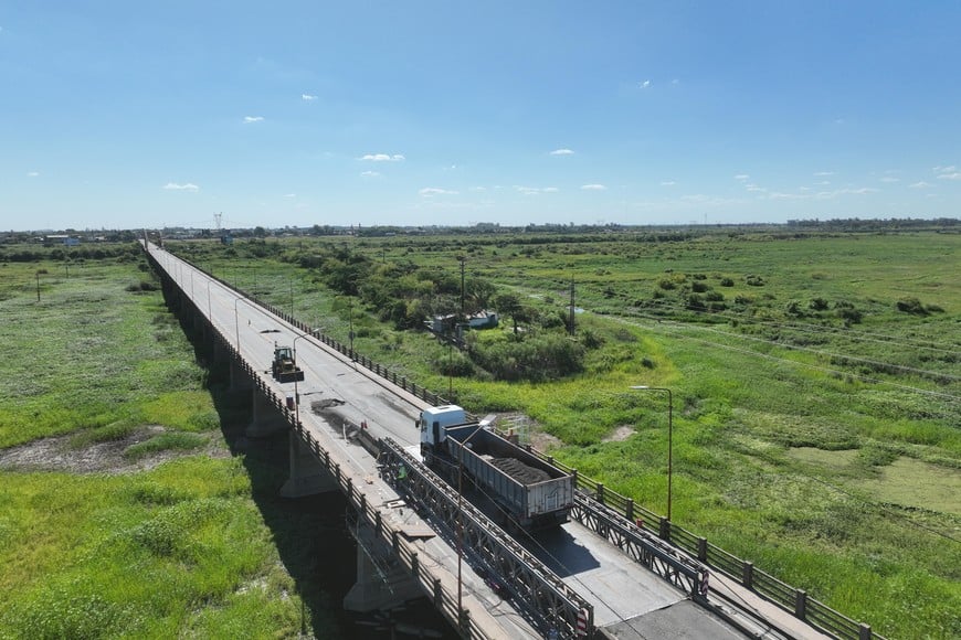 Prueba de carga en el tramo reparado del Puente Carretero. Crédito: Fernando Nicola.