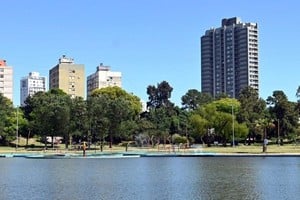 Los piletones del parque van a estar habilitados para bañarse, y el lago va a ser solo solarium, aclararon fuentes municipales.  Gentileza