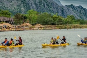 La Policía Turística de Vang Vieng, encargada de manejar incidentes que involucran a turistas, ha estado trabajando en estrecha colaboración con las autoridades locales